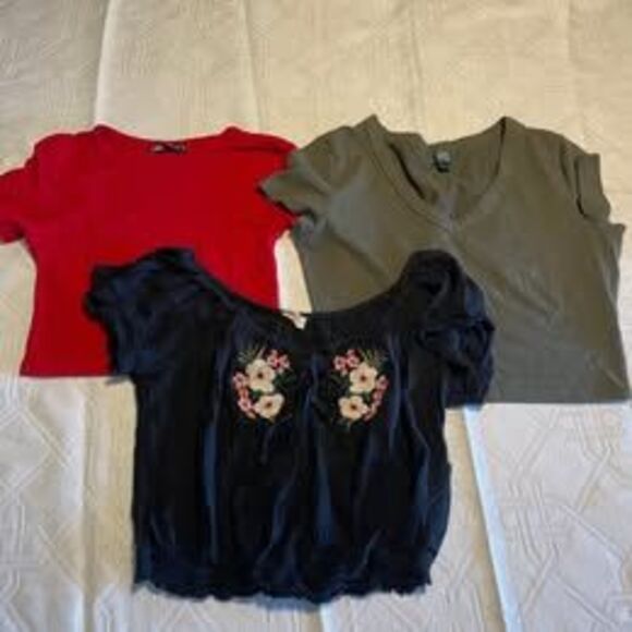 bundle lot for 3 women's cropped t-shirt tops - Picture 1 of 7